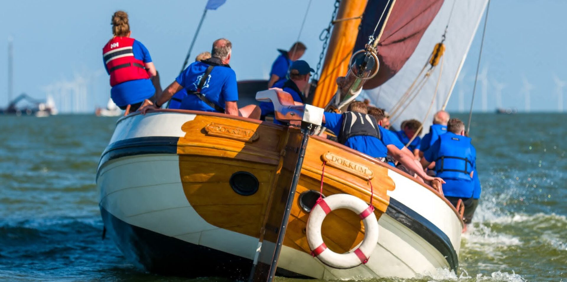 Skûtsje Ebenhaëzer op het water